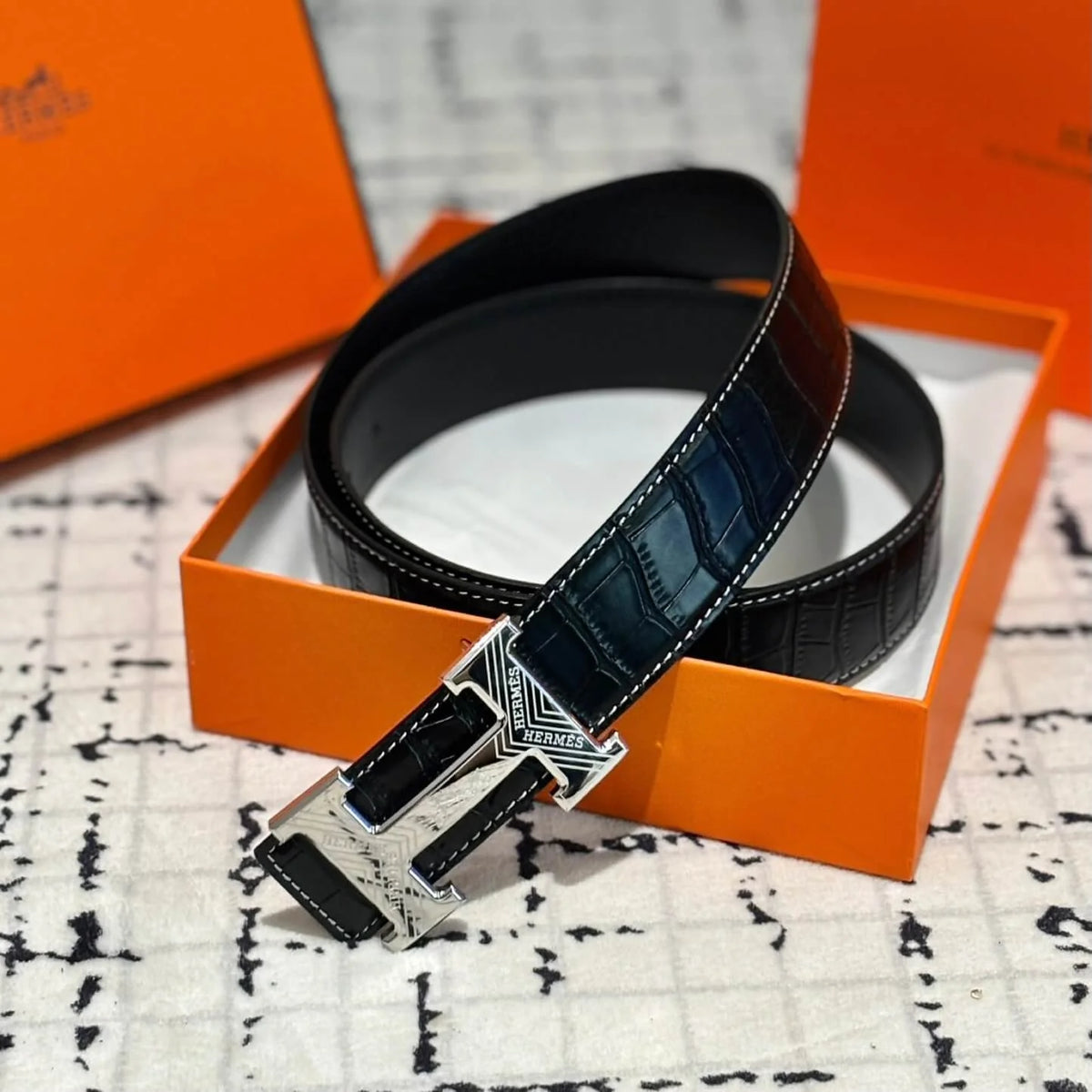 Chic Metal Buckle Leather Belt