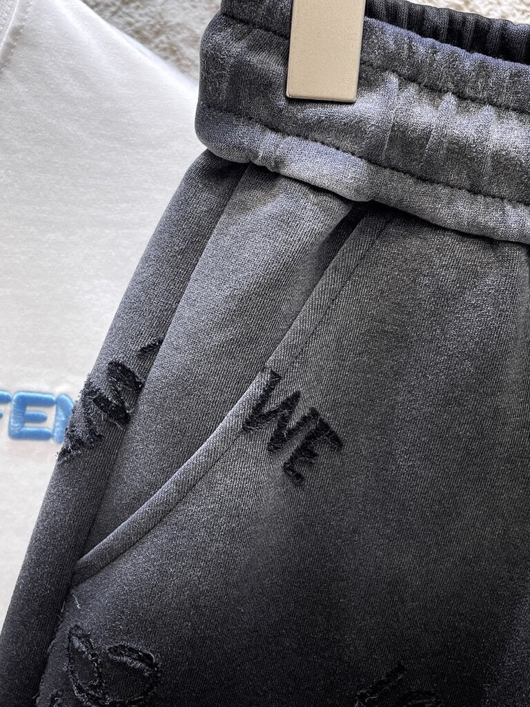 Faded‑Tone Monogram Casual Short